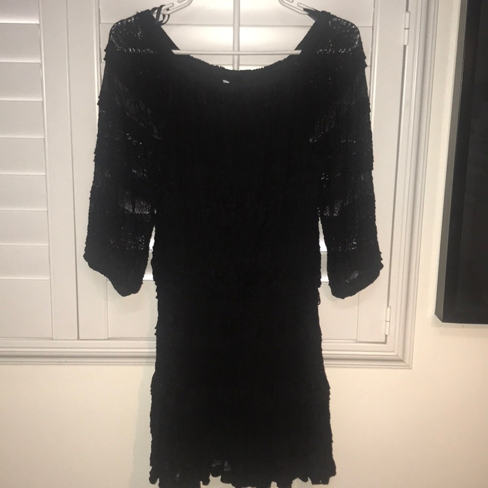Can be worn on or off shoulders